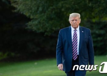 CNN “트럼프 대통령 확진에 미국 최고 위기 직면”