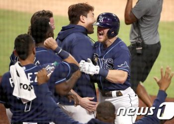 ‘브로소 결승포’ 탬파베이, 양키스 꺾고 12년 만에 ALCS 진출