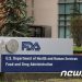 FDA 백신 승인조건 강화하려 하는데 백악관이 방해