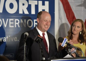 “마스크 착용은 여전히 개인의 책임, 의무화 반대한다”