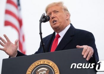 트럼프, 캐나다산 알루미늄 관세 조건부 철폐