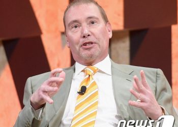 ‘채권왕’ 군드라흐 “여론조사 믿지 마라…트럼프 재선한다”