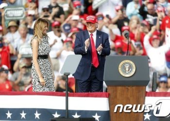 트럼프-바이든, 최대 격전지 플로리다 ‘동시 출격’