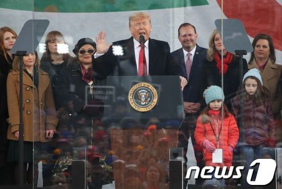 “생명 존중하는 트럼프 연임할 자격 있다”-CNN 기고문