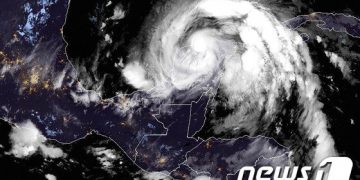 [원유마감]WTI 2.6%↑…27번째 열대성 폭풍 ‘제타’ 접근