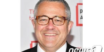 CNN 법률자문, 화상회의 중 음란행위 발각