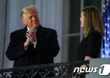 연방 상원, 배럿 연방대법관 후보 인준…공화당 이탈 한 표(종합)