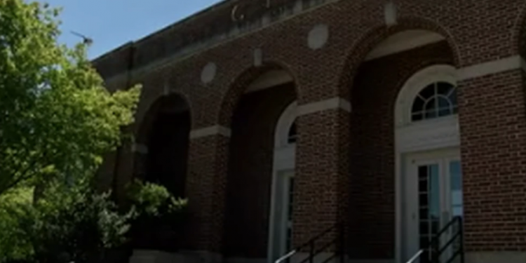 오번시 의회, 실내 술집 서비스 규제 해제