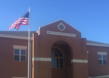 앨라배마 2개 학교, 온라인으로 2주 전환