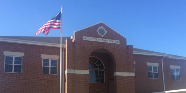 앨라배마 2개 학교, 온라인으로 2주 전환