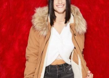 미국 16세 소녀, 틱톡 1억 팔로워 첫 달성…한해 수익 44억