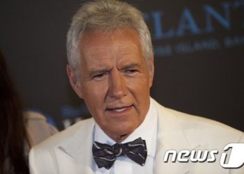 전설의 퀴즈쇼 ‘제퍼디’ 진행자 알렉스 트레백 영면