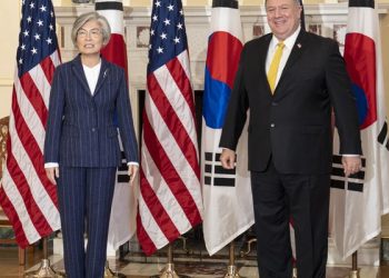 강경화, 폼페이오와 회담…”한반도 상황 긴밀 공조 유지”