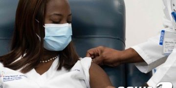 “백신 맞겠다” 흑인 42% vs 백인 61% vs 아시아계 83%