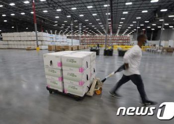 미국 2차 백신 대상자는 75세이상 노인·교사·경찰·소방관