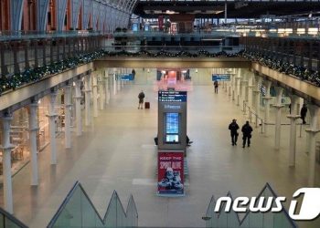 영국 변이 바이러스 “위험하다” vs “큰 문제 없다”