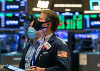 뉴욕증시 장중 한때 천정 뚫었다…달러는 ‘뚝’ 수직하락