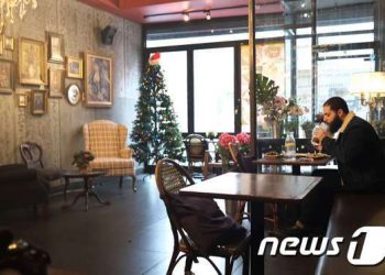 美 CDC “크리스마스 전 코로나 사망자 30만 넘을 듯”