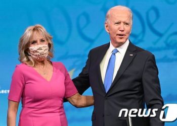 펜스·펠로시 이어 바이든 부부도 21일 코로나 백신 맞는다