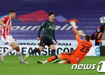 손흥민, 오프사이드로 득점 취소…BBC “필요할 때 VAR 없어”