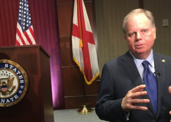 더그 존스 앨라배마 상원의원, 유력한 법무장관 후로로 떠올라