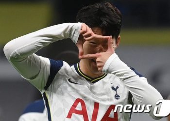 손흥민, 가디언 선정 ‘2020년 최고의 축구선수’ 22위…3년 연속 포함