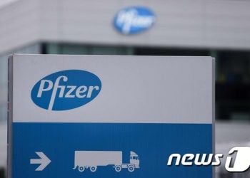 “화이자 백신, 유통망 문제로 올해 5천만회분만 생산”