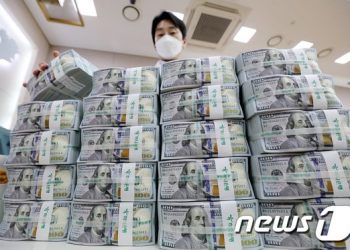 달러화, 코로나 백신 낙관론에 2년6개월 만에 최저