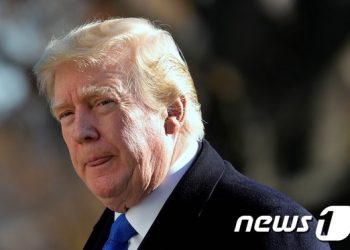 트럼프 대통령, 곧 화이자·모더나 등 백신업체 대표 불러모은다