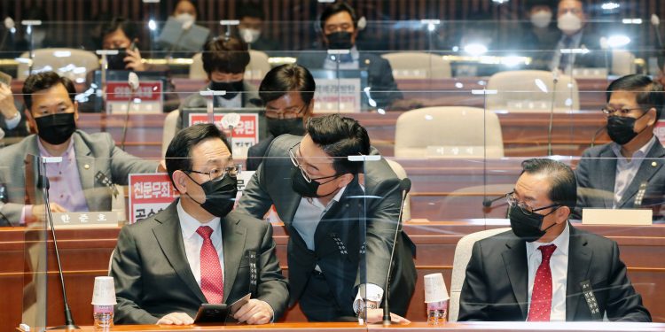 철야농성에 장외투쟁·필리버스터까지…모든 패 꺼내든 국민의힘