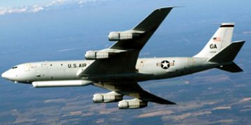 ‘하늘의 눈’ 美조기경보기 이틀째 남한 상공 출격…대북감시 격상