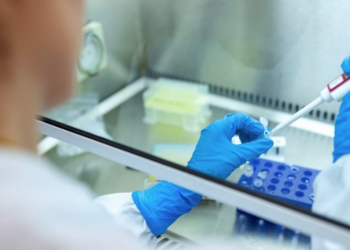 누가 앨라배마에서 최우선적으로 Covid 19 백신접종을 하게 될까?