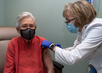 아이비 주지사 21일 COVID-19 백신 접종