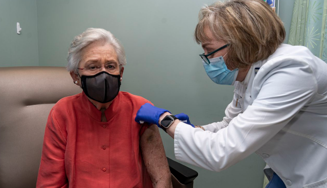 아이비 주지사 21일 COVID-19 백신 접종