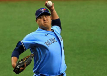 류현진, 최고의 좌완투수 랜디 존슨과 나란히…2020 워렌 스판상 수상