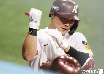 샌디에이고 트리뷴 “김하성, 파드리스와 4년 총 2500만 달러에 계약”