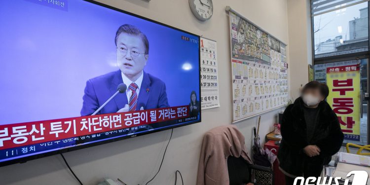 文 기자회견, 與 “소통 노력 돋보여” vs 野 “역대 최저 수준”