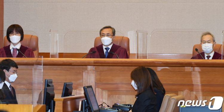 野 ‘초헌법적’ 주장했지만…헌재 “공수처는 행정부 소속”