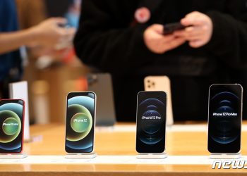 삼성·LG 디스플레이, 아이폰 타고 ‘훨훨’