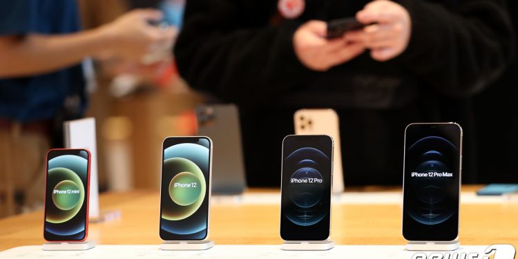 삼성·LG 디스플레이, 아이폰 타고 ‘훨훨’