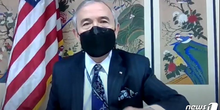 떠나는 해리스 美대사 “대북외교, 희망은 우리 행동방침 아냐”