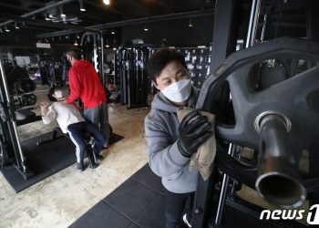 [르포]헬스장·필라테스 재개장 첫날…업주들 “눈물 날 정도”