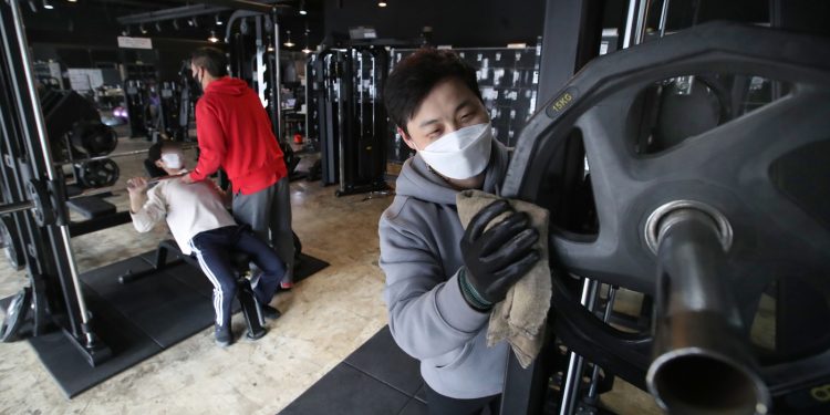 [르포]헬스장·필라테스 재개장 첫날…업주들 “눈물 날 정도”