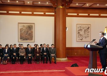 문대통령, 내일 신년사 발표…MB·朴 특사 관련 언급 없을 듯