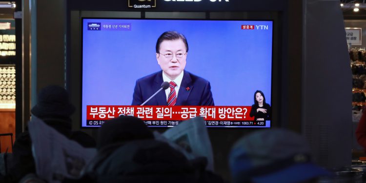 문 대통령 “종전선언, 바이든 설득할 것”…임기 내 가능할까