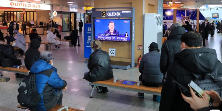 문대통령 “지금 사면 말할때 아냐…윤석열 文정부 검찰총장”
