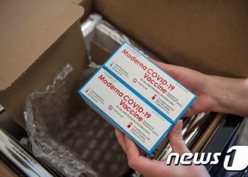 물류기업 코로나 백신 특수…수십억명분 백신 이동 시작