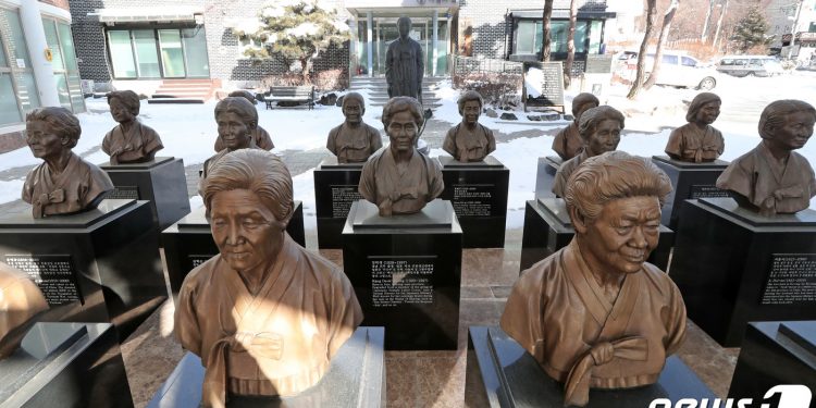 민주 여성계, 위안부 피해자 승소 ‘환영’… 일본에 ‘자성’ 촉구(종합)