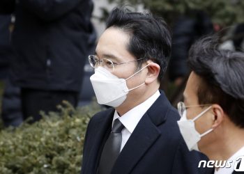 이재용, 징역 2년6개월 실형…’준법감시위’ 안 통했다(종합)