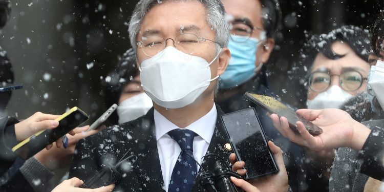 최강욱 ‘허위 인턴’ 유죄…조국·정경심 재판 불리해졌다